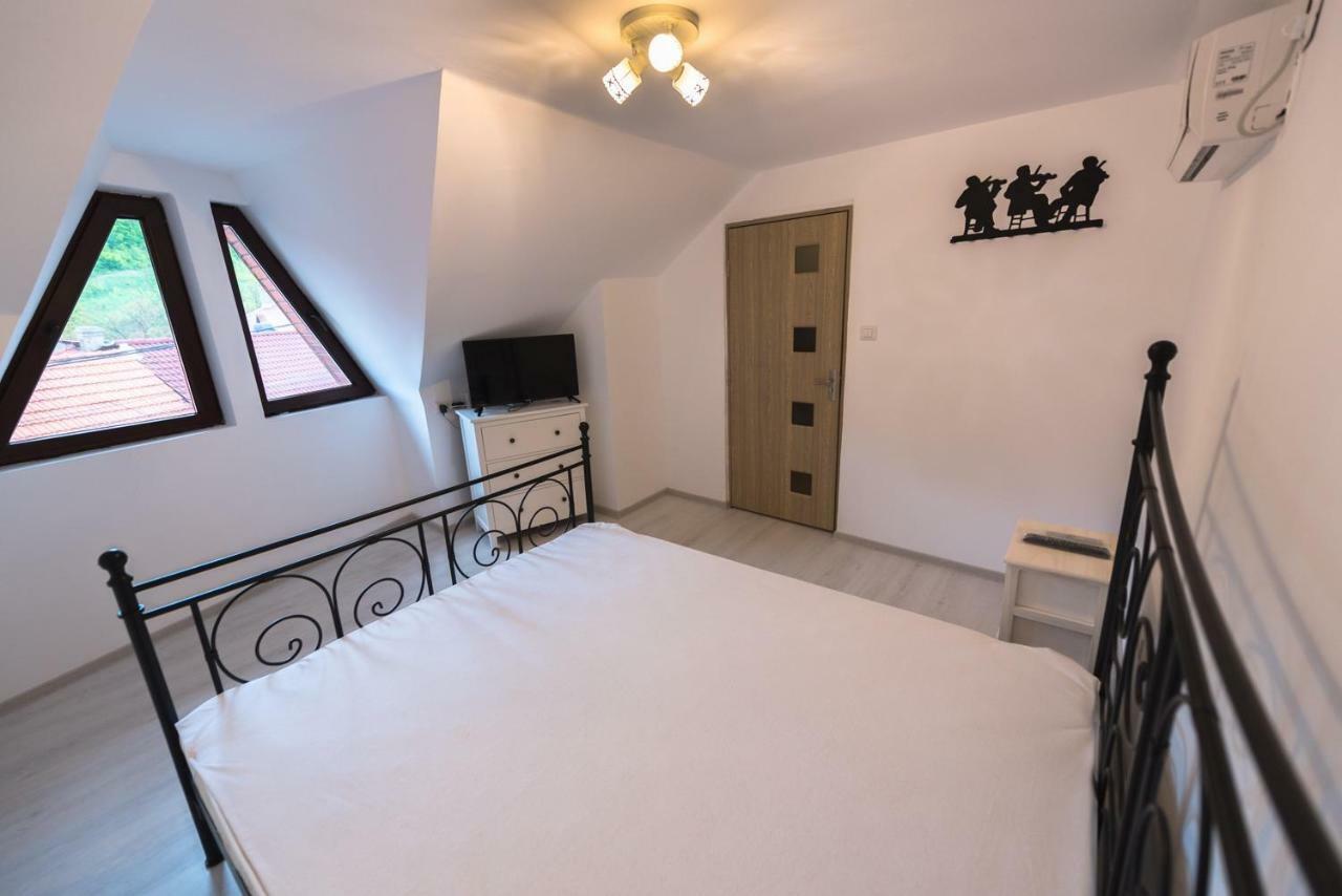 Casa Sky Apartment โอร์โชวา ภายนอก รูปภาพ